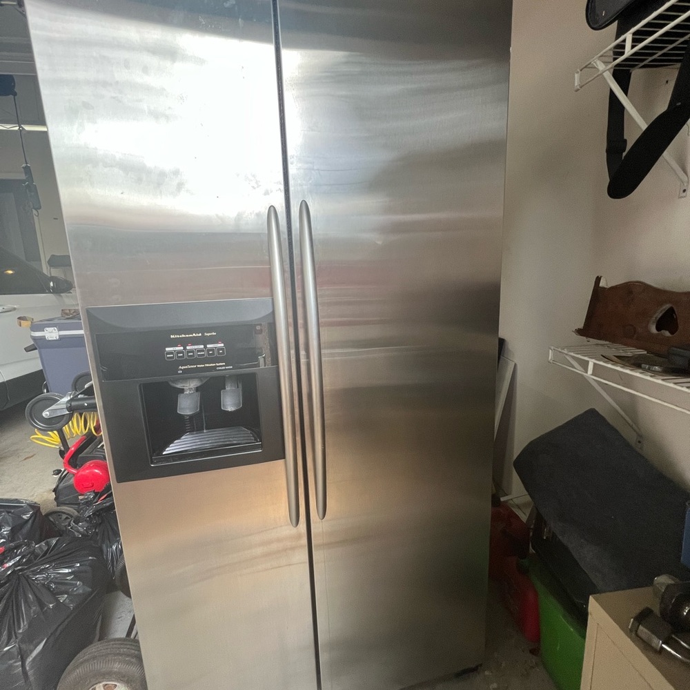 French Door Kitchen Aid Refrigerator. No water line. Ice & water in door. Works!